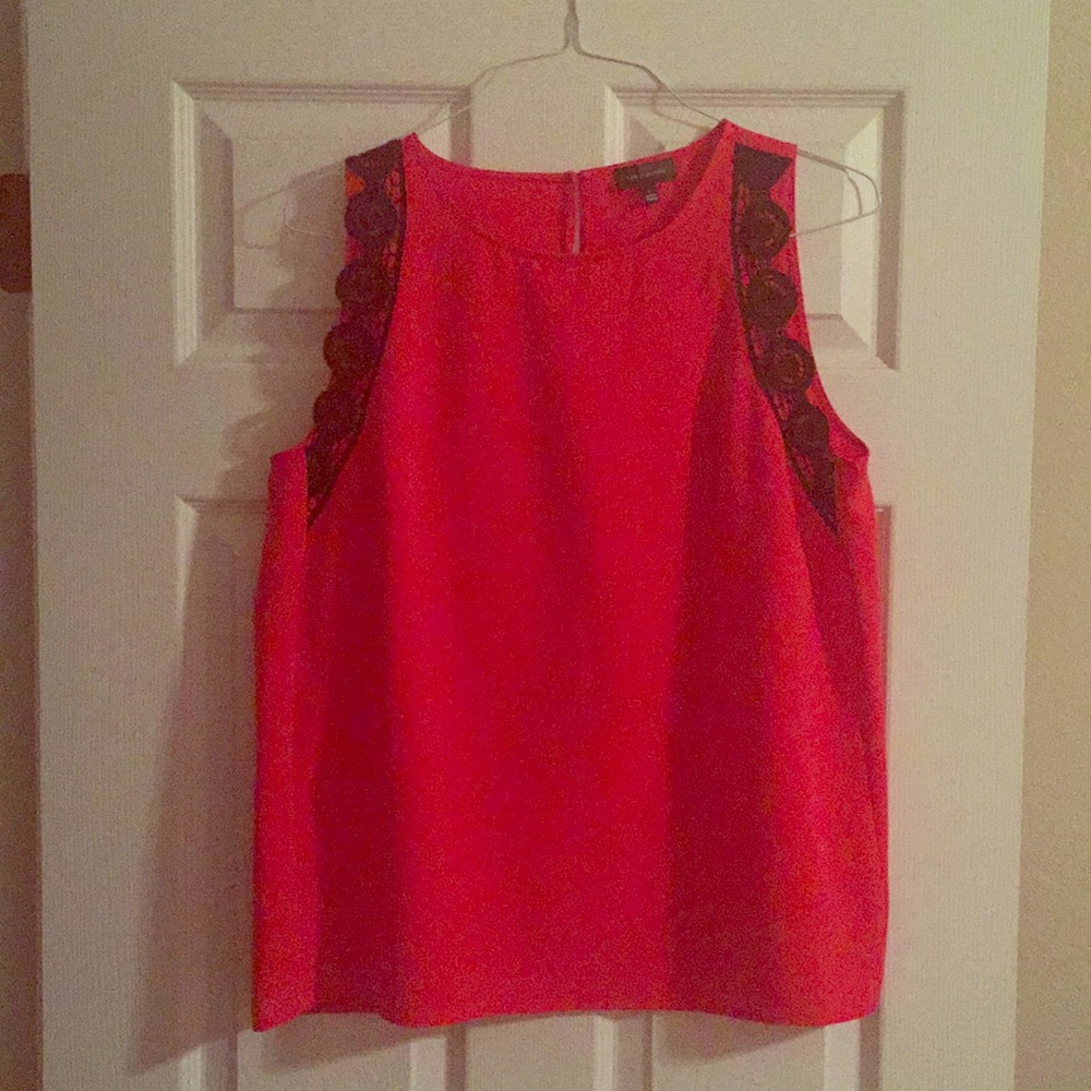 Limited sleeveless top